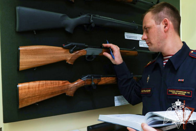 Сотрудники подразделений госконтроля и ЛРР Росгвардии отмечают профессиональный праздник