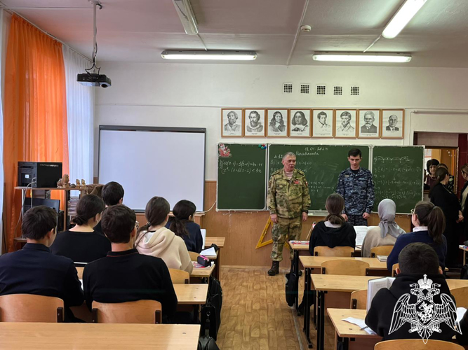Росгвардейцы Карачаево-Черкесии провели со школьниками тематическое занятие