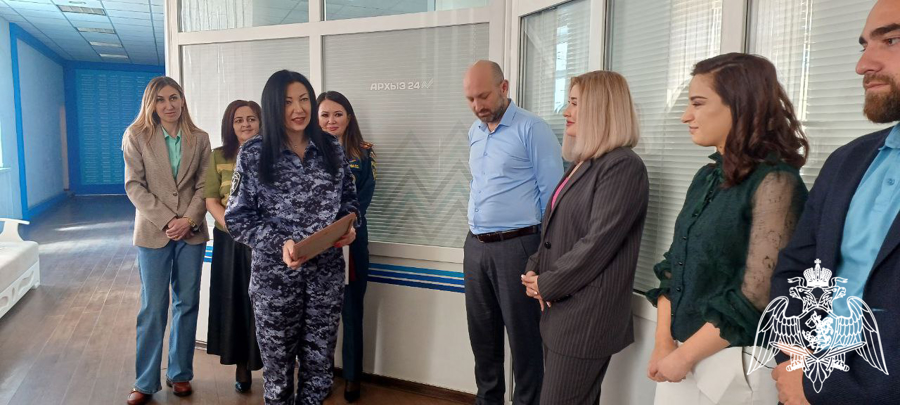 В Карачаево-Черкесии росгвардейцы поздравили работников регионального телеканала