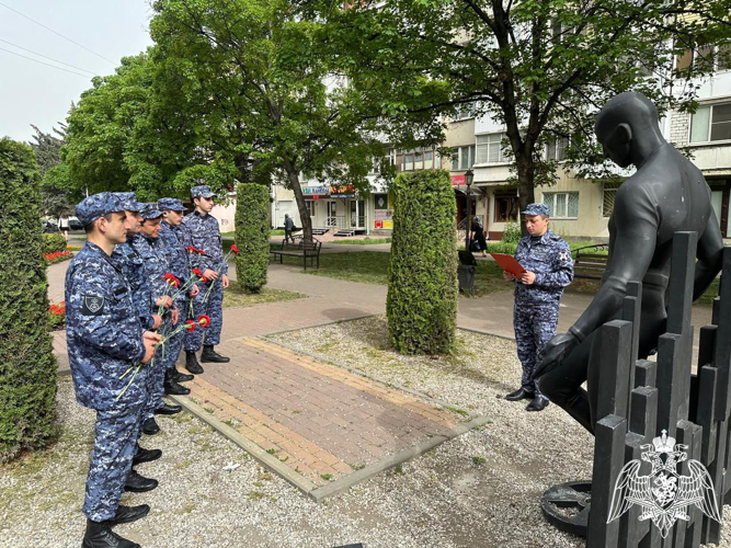 В Карачаево-Черкесии сотрудники Росгвардии  почтили память ликвидаторов аварии на Чернобыльской АС 