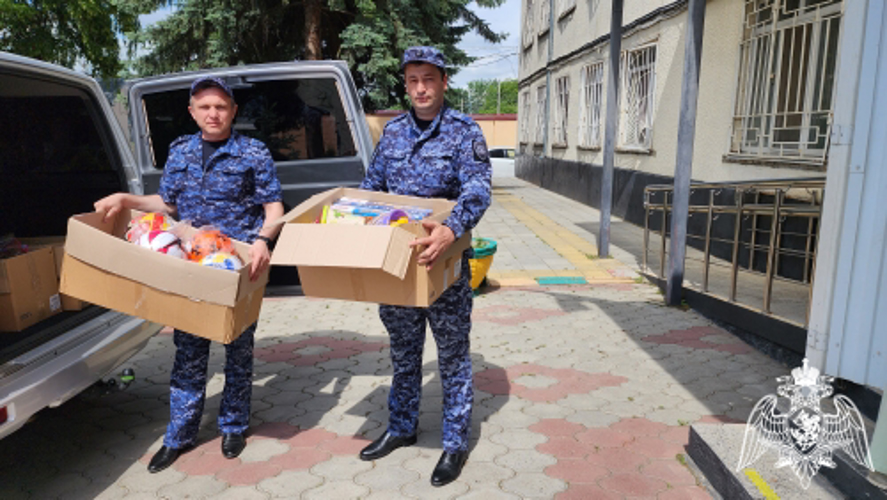 Росгвардейцы Карачаево-Черкесии поздравили воспитанников социального учреждения с наступающим Днём защиты детей