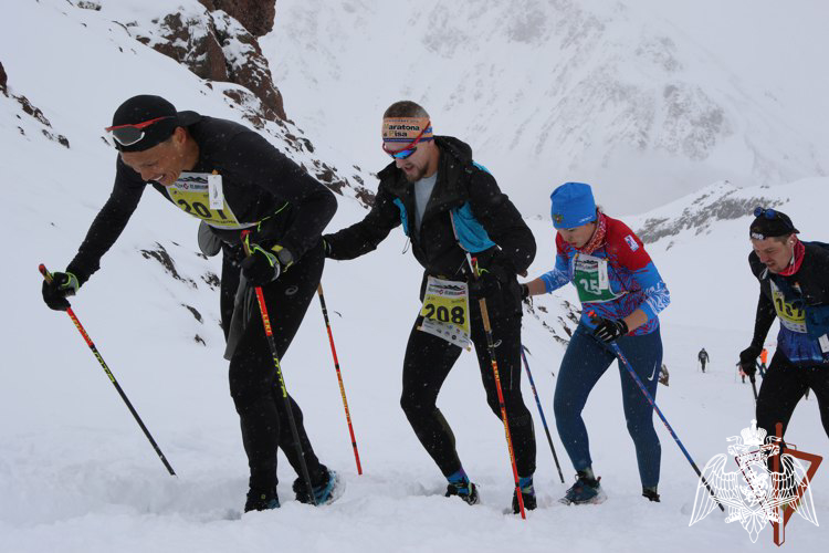 Росгвардейцы участвуют в международном фестивале Red Fox Elbrus Race 2024