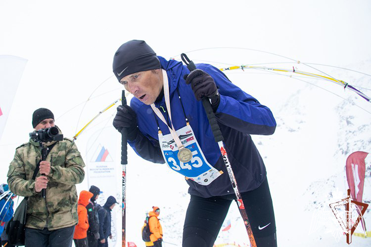 Росгвардейцы участвуют в международном фестивале Red Fox Elbrus Race 2024