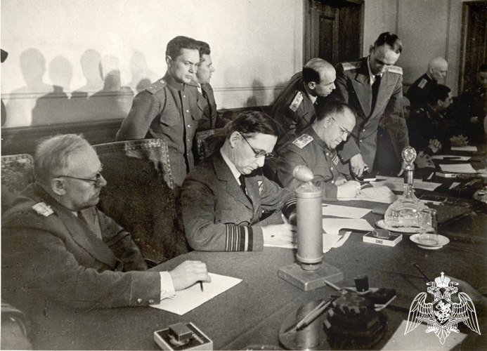 8 МАЯ 1945 ГОД 1417 ДЕНЬ ВОЙНЫ ДО НАШЕЙ ПОБЕДЫ ОСТАВАЛСЯ 1 ДЕНЬ 