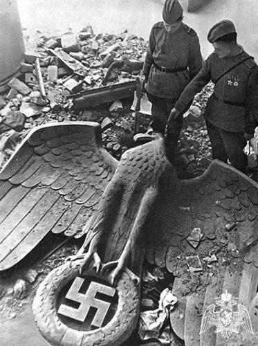 2 МАЯ 1945 ГОДА ЗАВЕРШИЛАСЬ БЕРЛИНСКАЯ ОПЕРАЦИЯ 