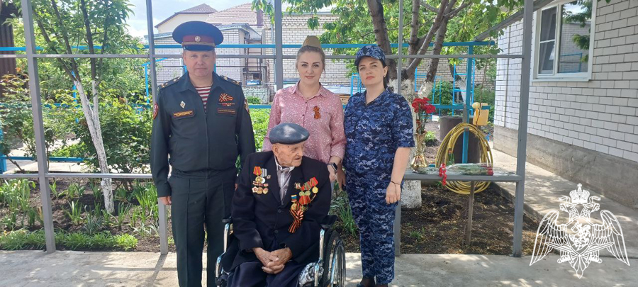 Росгвардейцы Карачаево-Черкесии присоединились к Всероссийской акции «Парад у дома ветерана»