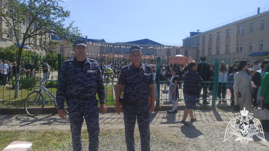 Росгвардия обеспечила безопасность последних звонков в Карачаево - Черкесии