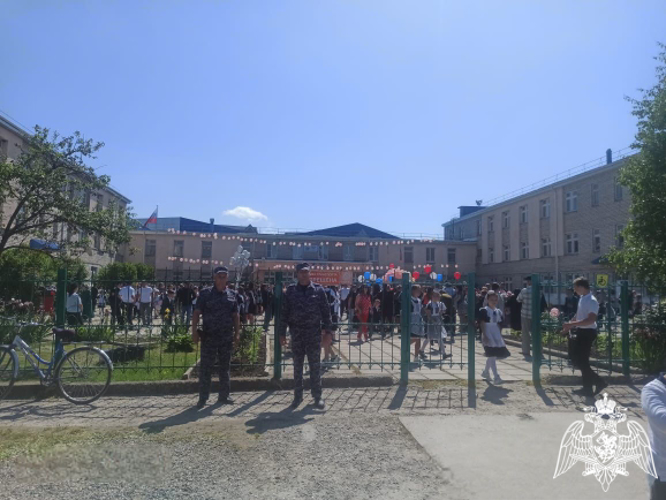 Росгвардия обеспечила безопасность последних звонков в Карачаево - Черкесии
