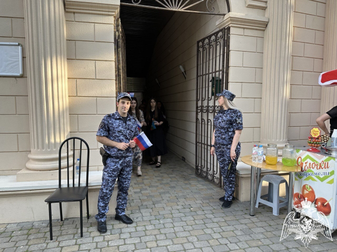 Росгвардейцы Карачаево - Черкесии приняли участие  в обеспечении общественной безопасности на День России
