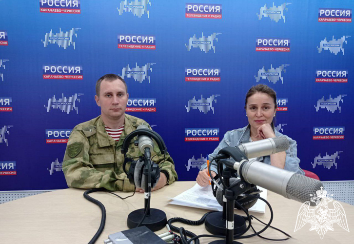 В Карачаево-Черкесии офицер Росгвардии выступил в прямом эфире региональной радиостанции 