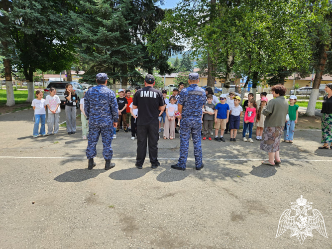 В Карачаево-Черкесии продолжается ведомственная акция «Каникулы с Росгвардией»