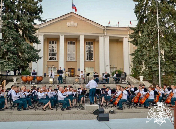 Концерт Образцово-показательного оркестра Росгвардии состоялся в День памяти и скорби в Лермонтове