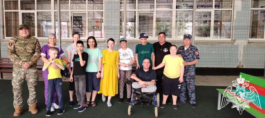 Ветераны Росгвардии навестили воспитанников социального учреждения в Карачаево-Черкесии