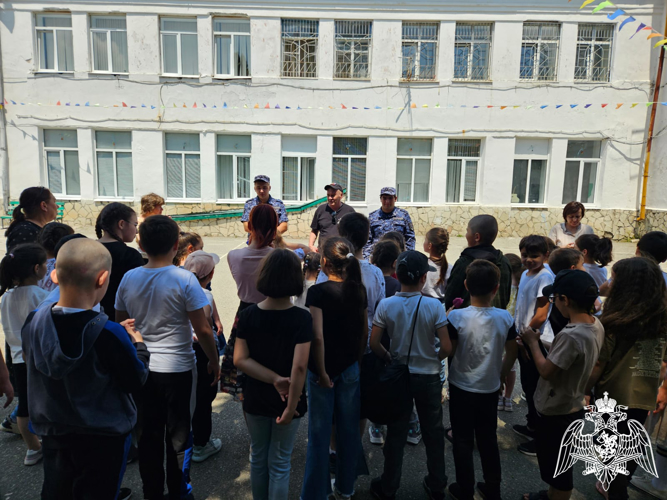 В Карачаево-Черкесии продолжается ведомственная акция «Каникулы с Росгвардией»  
