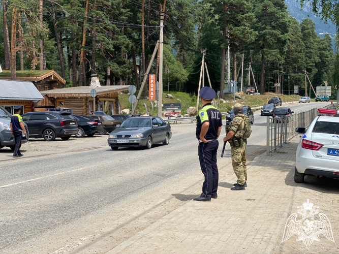 В Карачаево-Черкесии при поддержке бойцов ОМОН прошли профилактические мероприятия