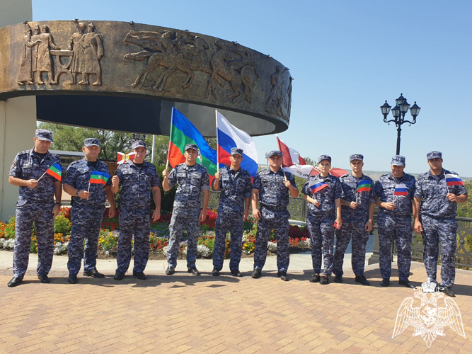  Мероприятие ко Дню флага провели росгвардейцы Карачаево-Черкесии