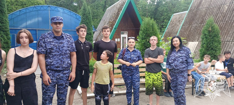  Встреча росгвардейцев со школьниками прошла в Карачаево-Черкесии