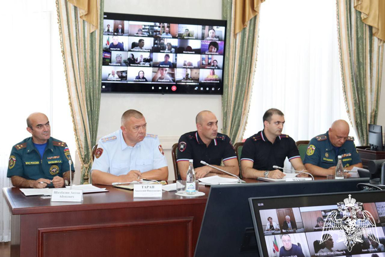 В преддверии нового учебного года офицер Росгвардии принял участие в расширенном совещании в Карачаево-Черкесии 