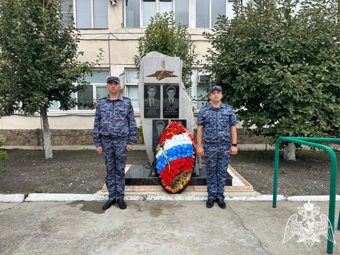 Росгвардейцы в Карачаево-Черкесии почтили память погибшего сослуживца
