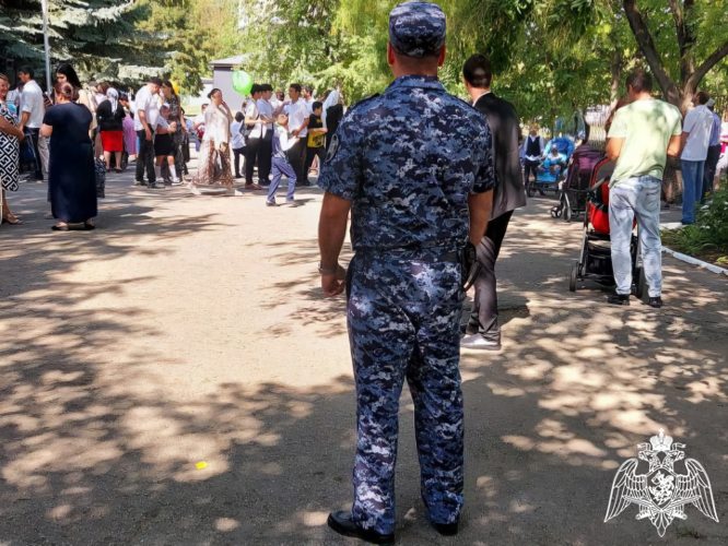 В День знаний росгвардейцы Карачаево-Черкесии обеспечили правопорядок