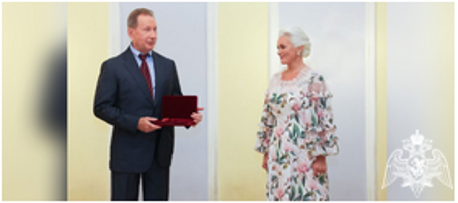 Генерал армии Виктор Золотов вручил орден «За заслуги в культуре и искусстве» народной артистке России Наталии Елисеевой