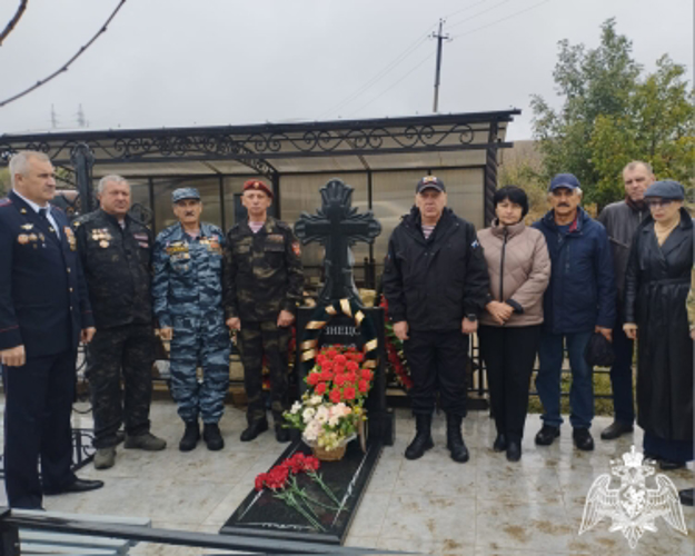В Карачаево-Черкесии ветераны Росгвардии почтили память подполковника милиции в отставке Сергея Кузнецова