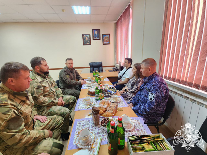 Начальник Управления Росгвардии по Карачаево-Черкесской Республике встретился с семьей сотрудника спецподразделения 