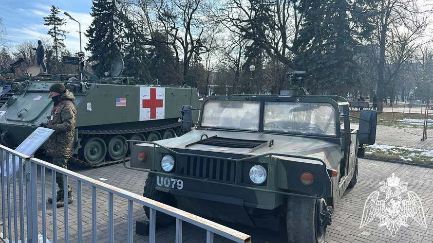 Росгвардейцы посетили выставку трофейной военной техники в Карачаево-Черкесии