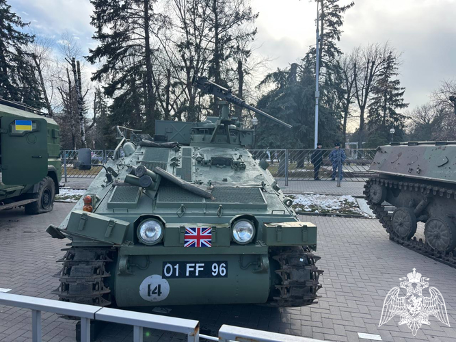 Росгвардейцы посетили выставку трофейной военной техники в Карачаево-Черкесии