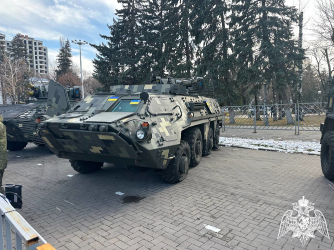 Росгвардейцы посетили выставку трофейной военной техники в Карачаево-Черкесии