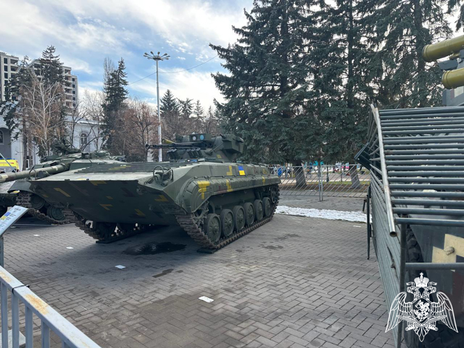 Росгвардейцы посетили выставку трофейной военной техники в Карачаево-Черкесии