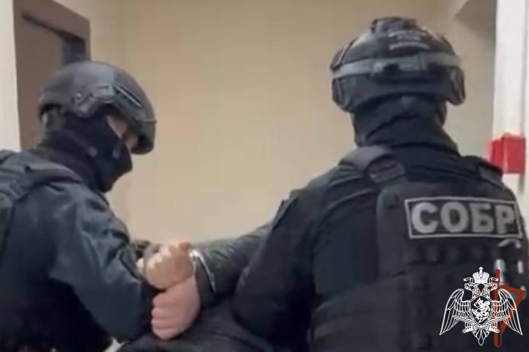 Спецназ Росгвардии в Карачаево-Черкесии оказал содействие в задержании подозреваемого в поджоге бара