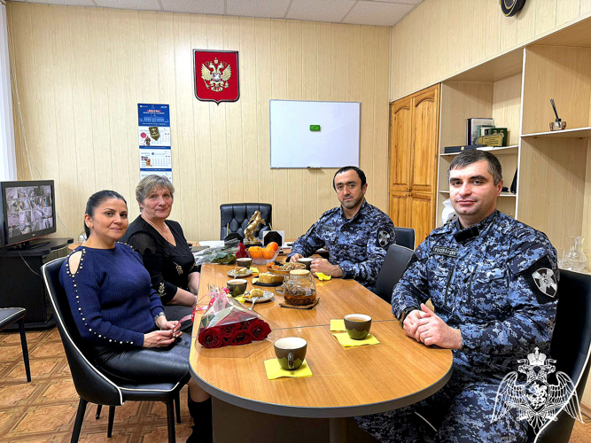 Росгвардейцы Карачаево-Черкесии встретились с вдовами погибших товарищей