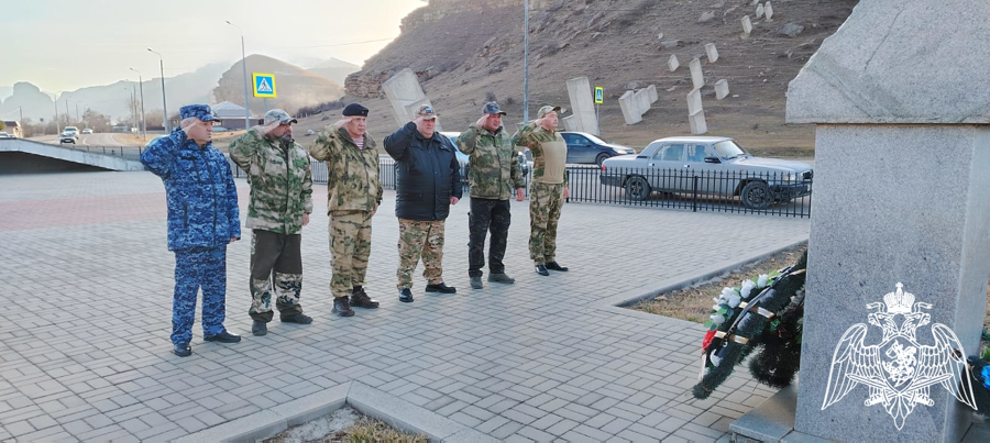 В Карачаево-Черкесии представители Росгвардии провели памятное мероприятие