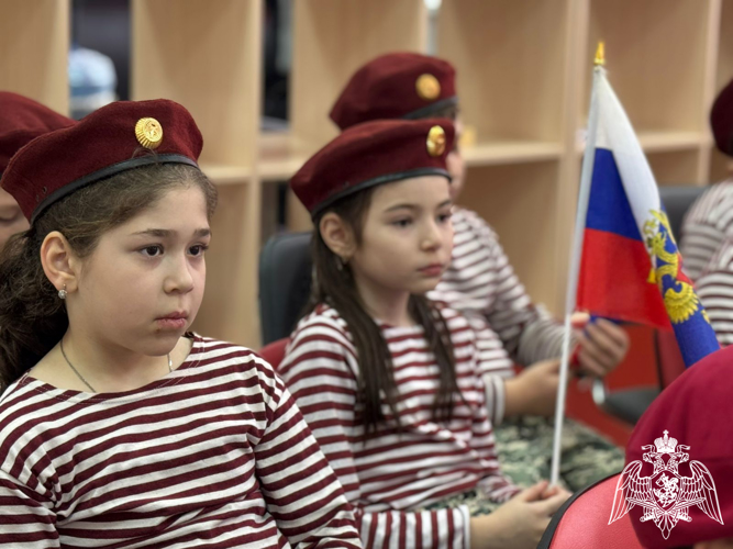 Ветераны Росгвардии приняли участие в школьной акции «Своих не бросаем»