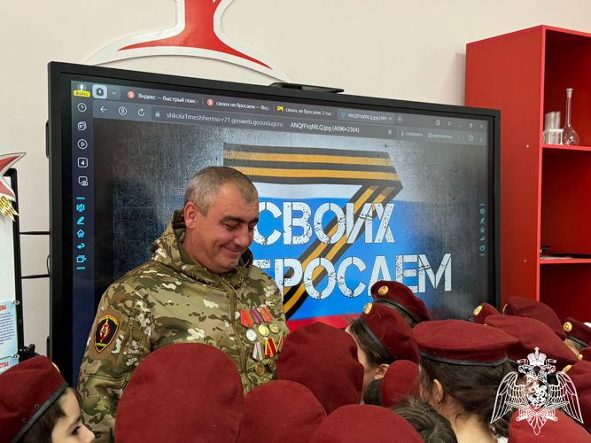 Ветераны Росгвардии приняли участие в школьной акции «Своих не бросаем»