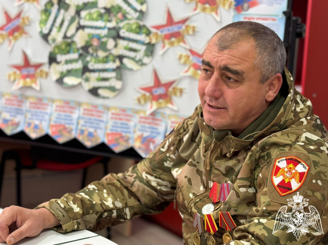 Ветераны Росгвардии приняли участие в школьной акции «Своих не бросаем»