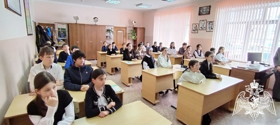 Сотрудники и ветераны Росгвардии участвуют в ведомственной акции в Карачаевске