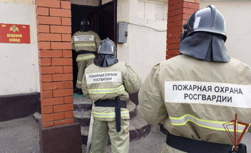 Совместное пожарно-тактическое занятие сотрудников Росгвардии и МЧС прошло в Карачаево-Черкесии