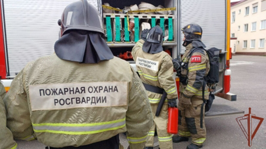 Совместное пожарно-тактическое занятие сотрудников Росгвардии и МЧС прошло в Карачаево-Черкесии