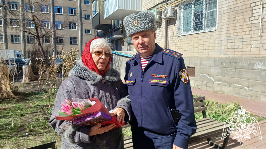 Росгвардейцы Карачаево-Черкесии поздравили матерей и вдов погибших сослуживцев с 8 марта