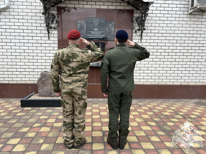  В Карачаево-Черкесии росгвардейцы почтили память погибших боевых товарищей