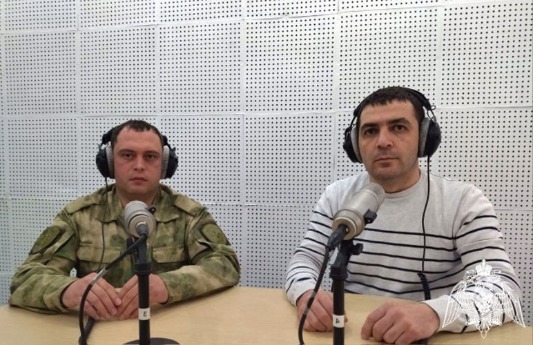 Офицер Росгвардии рассказал радиослушателям Карачаево-Черкесии о поступлении в ведомственные вузы 