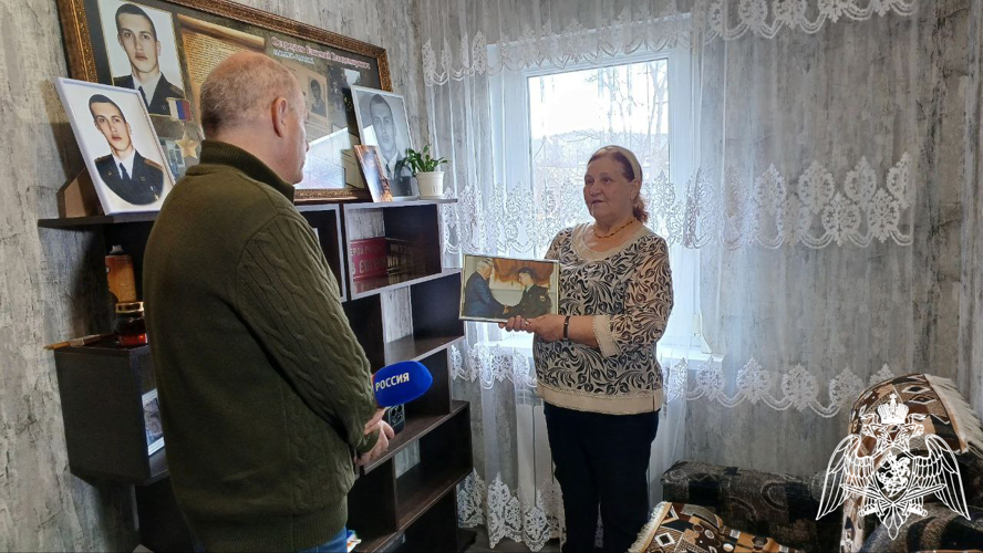 В Карачаево-Черкесии представители Росгвардии навестили семью Героя России Евгения Остроухова