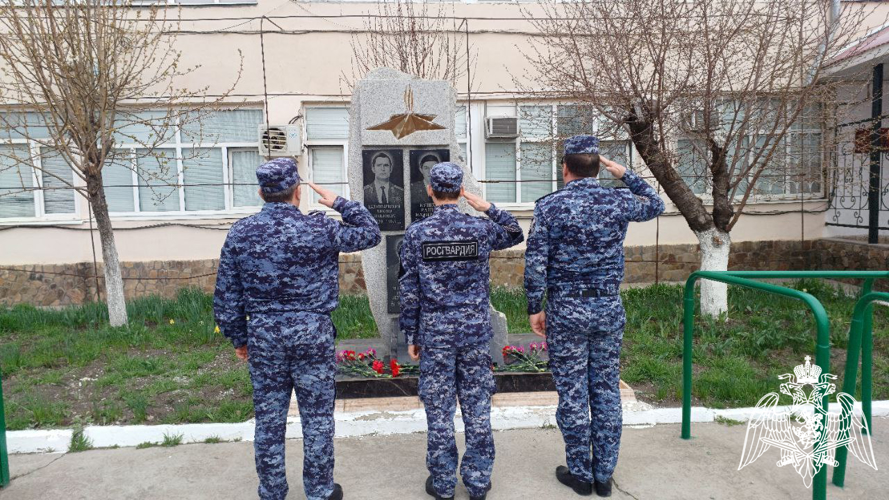  В Карачаево-Черкесии росгвардейцы почтили память погибших боевых товарищей