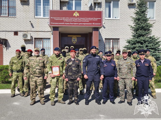 Сотрудников СОБР «Клинок» Росгвардии поздравили с годовщиной образования отряда 