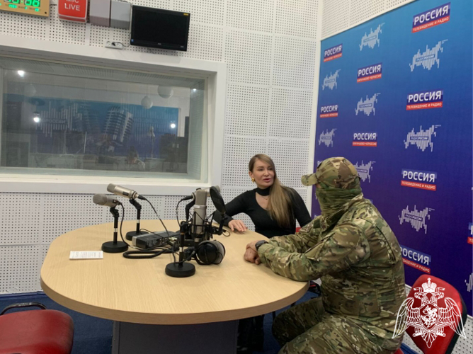 «В эфире Росгвардия»: радиослушателям Карачаево-Черкесии рассказали об ОМОН «Мустанг»