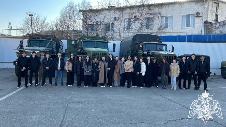 Сотрудники Росгвардии провели День открытых дверей  для школьников в Карачаево-Черкесии