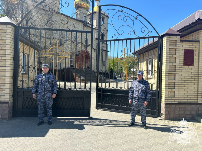 Сотрудники Росгвардии обеспечили правопорядок в период празднования Пасхи в Карачаево - Черкесии 