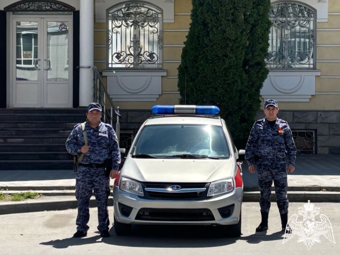 Сотрудники Росгвардии в Карачаево-Черкесии оказали помощь местному жителю